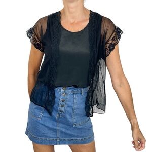 Vintage First Lady USA 100% nylon black lace chiffon short sleeve bed jacket M